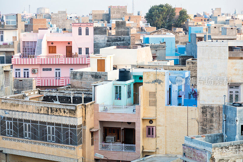 印度拉贾斯坦邦比卡内尔的彩色房屋