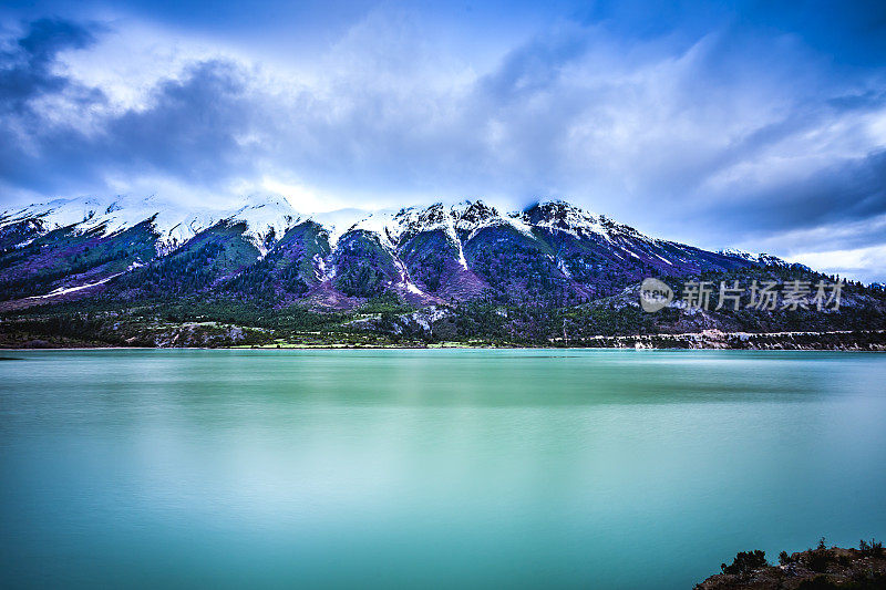 雪山湖