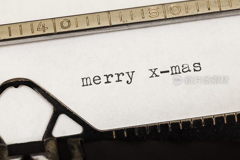 用旧打字机写的圣诞快乐。