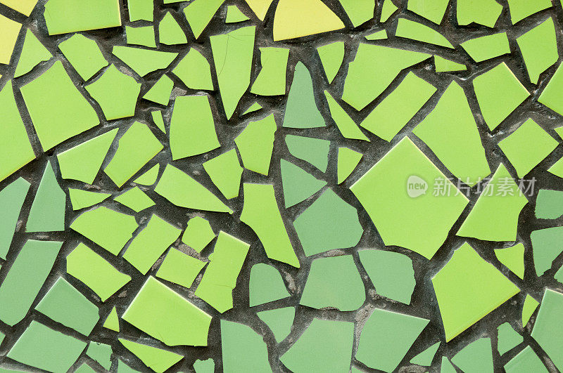 绿色瓷砖背景，由瓷砖和瓷片拼接而成