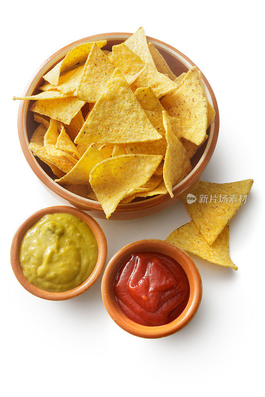 TexMex食品:墨西哥玉米片，鳄梨色拉酱和莎莎隔离在白色背景