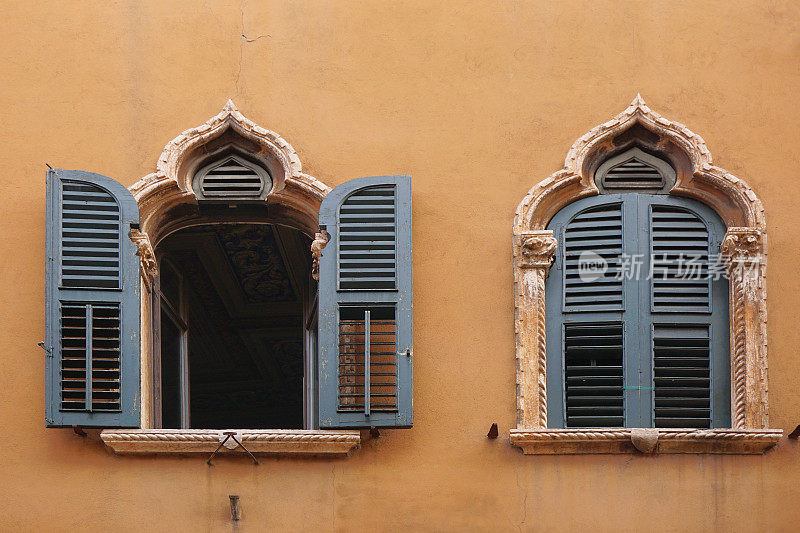 维罗纳华丽的窗户和阳台
