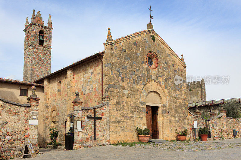 位于意大利托斯卡纳的蒙特里吉奥尼的圣玛丽亚·艾松塔教堂