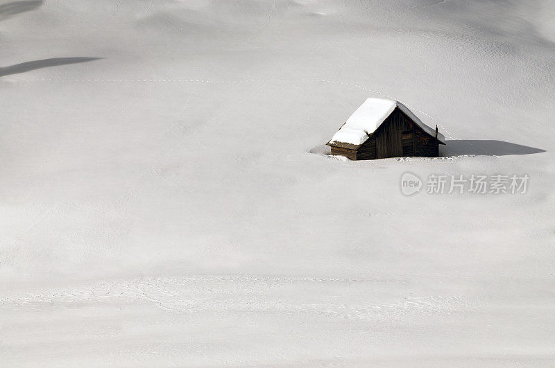 雪中的小屋