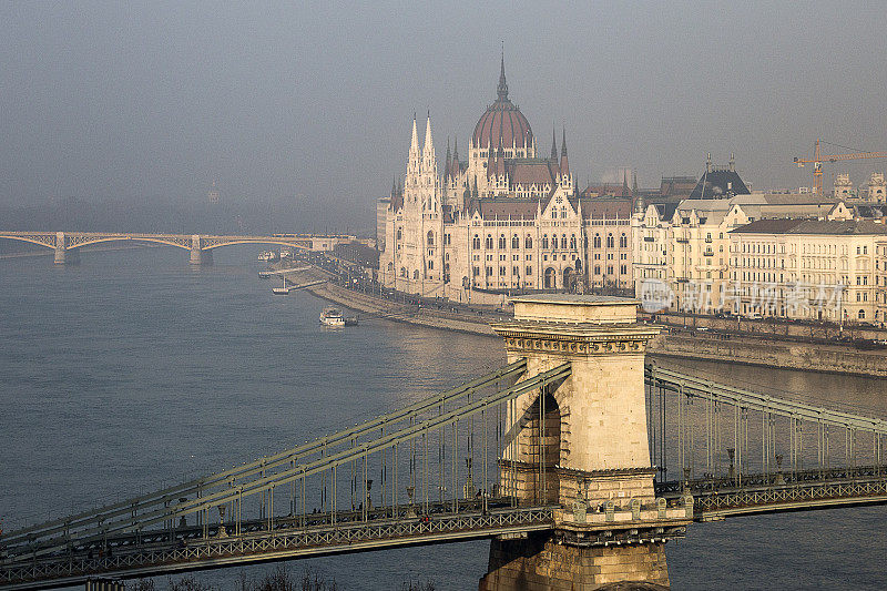 匈牙利议会大厦和链条桥