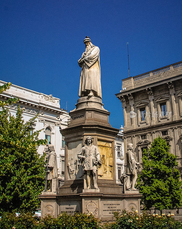 达芬奇雕像-米兰，意大利