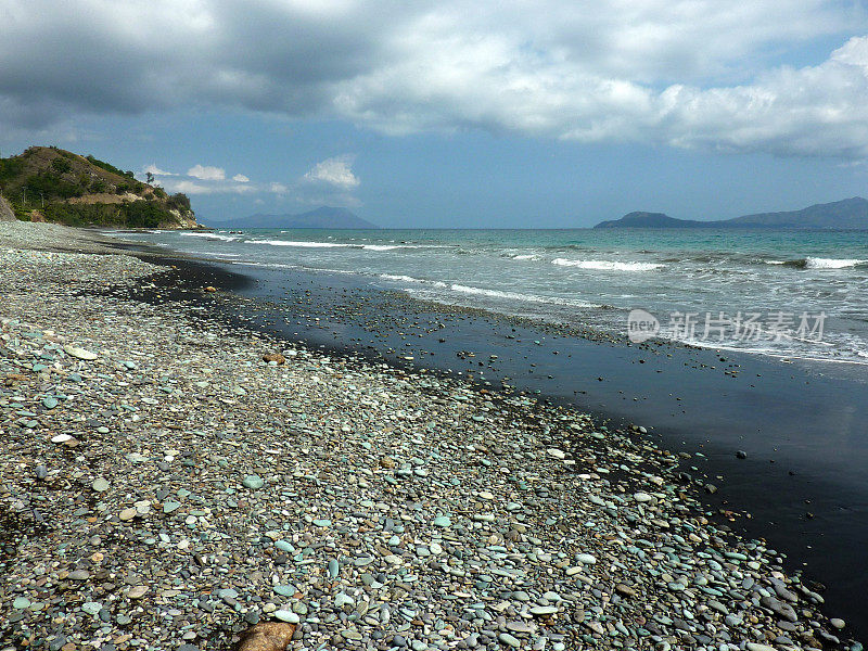 蓝色的石头海滩，弗洛雷斯-印度尼西亚