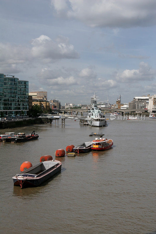 泰晤士河上的船只，伦敦