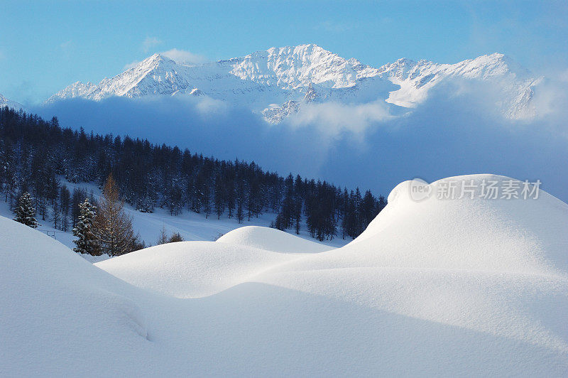 高山雪堆