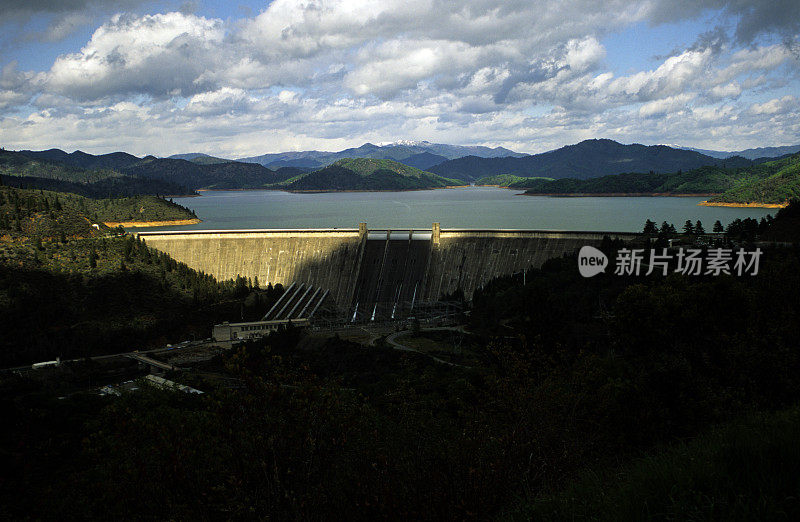 沙斯塔山大坝全貌