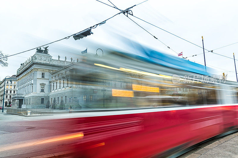 维也纳，有轨电车和议会的背景