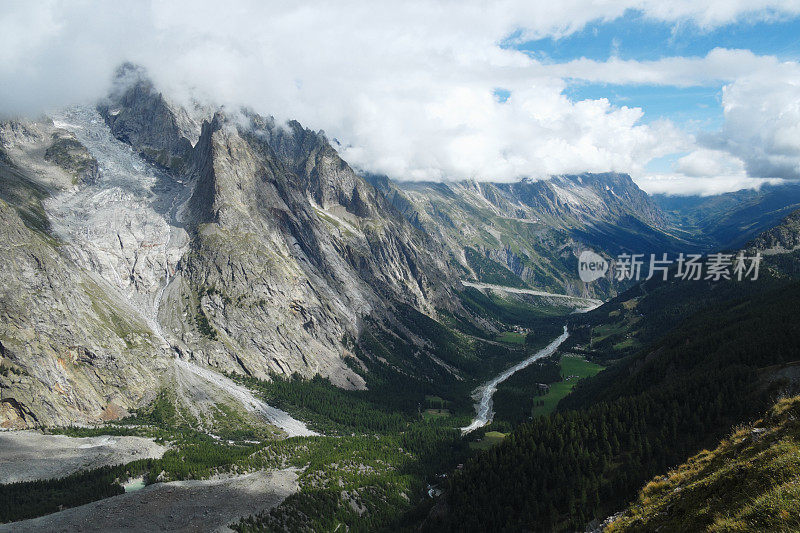 法国阿尔卑斯山的山脉景观