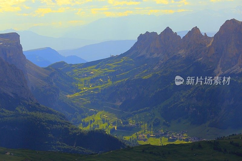 从田园诗般的Lagazuoi山顶全景，五托里Dolomites，山顶山脉，戏剧性和雄伟的意大利泰洛阿尔卑斯山