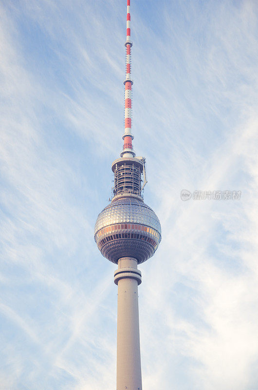 电视塔位于德国柏林亚历山大广场上