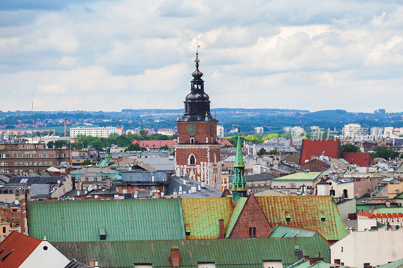 波兰克拉科夫，带有时钟的哥特式市政厅塔。鸟瞰图