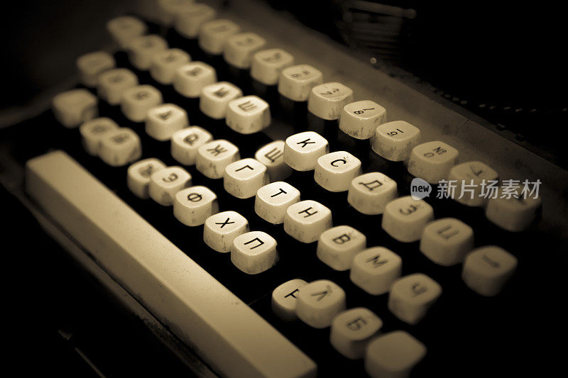 一个老式打字机的特写