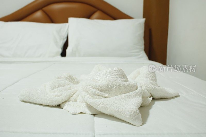 毛巾在床上