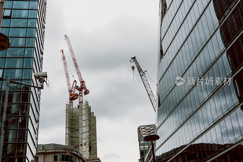 公司的建筑。伦敦的摩天大楼和城市建筑工地