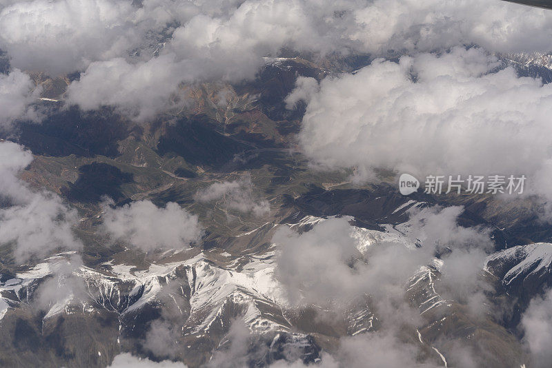 云和雪山，从飞机上看