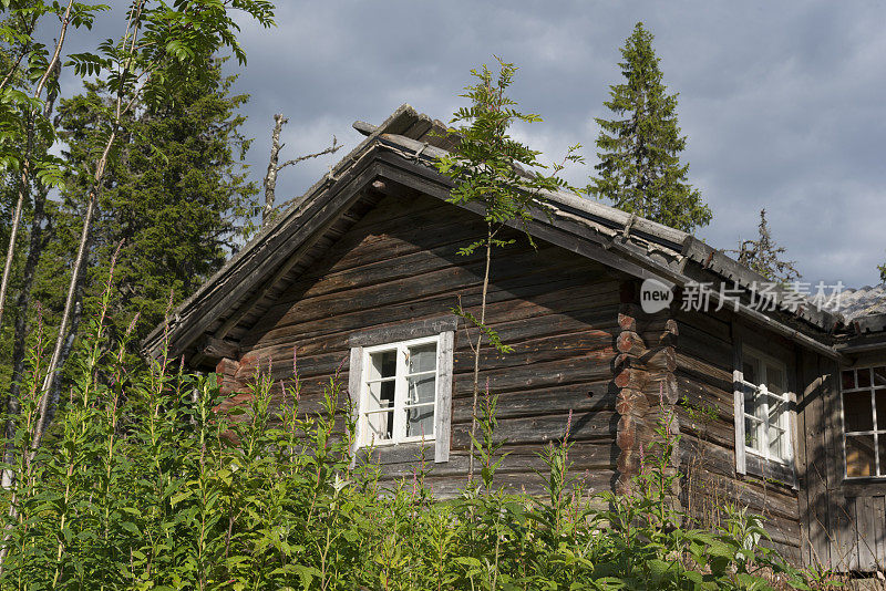 瑞典达拉那的传统山上小屋