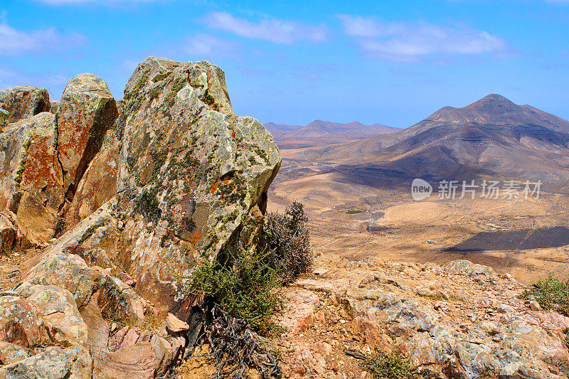 廷达亚山的景色，望向北富埃特文图拉