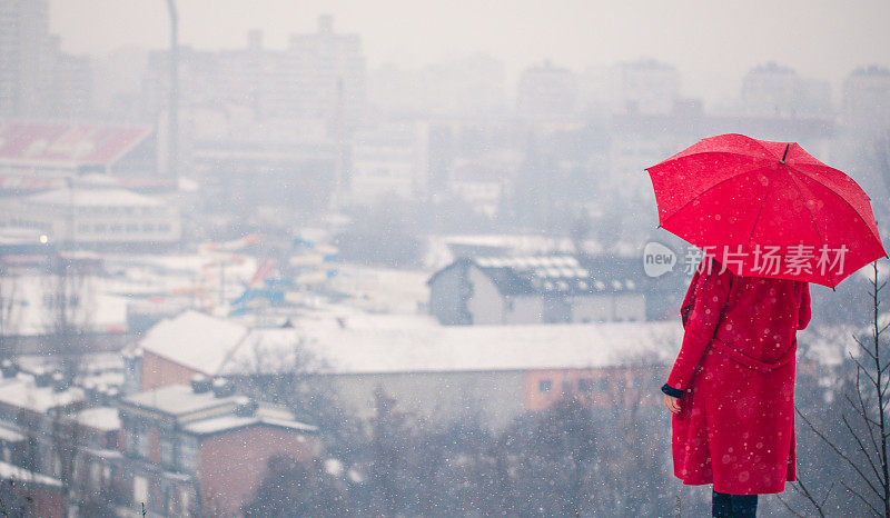 在下雪的冬日里放松