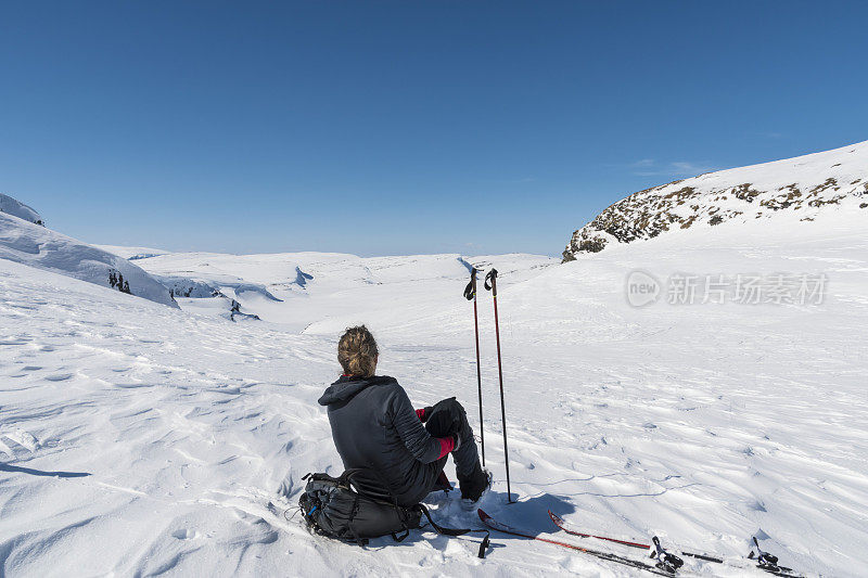 滑雪者在Hardangervidda