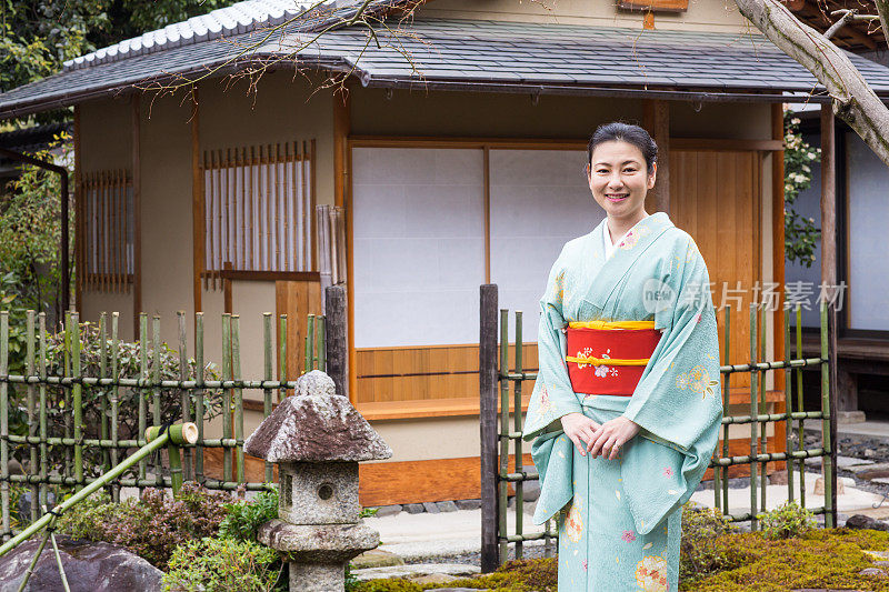 百库曼本千寺的和服女士