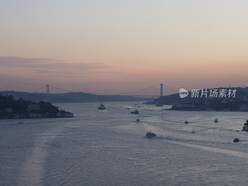 横跨博斯普鲁斯海峡