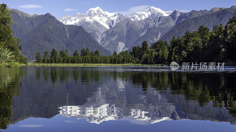 湖Matheson反射景观全景，新西兰，南岛