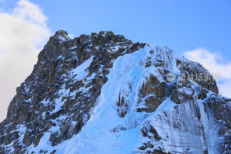 山顶的高山景观。意大利阿尔卑斯山滑雪场。航道Tonale。意大利、欧洲。