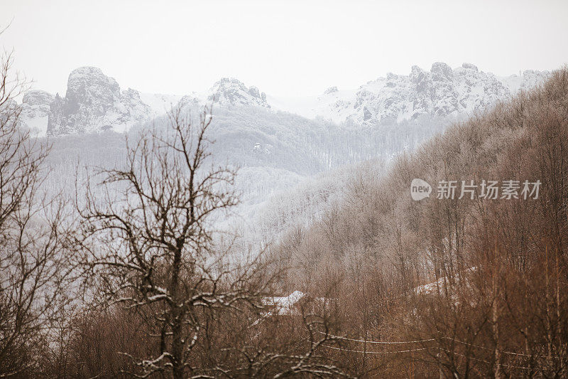 山区冬季景观