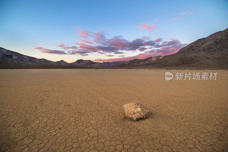 死亡谷的赛马场盐湖