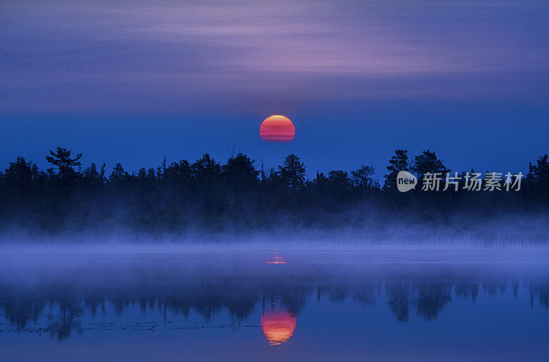 泥灰湖，樱桃日出