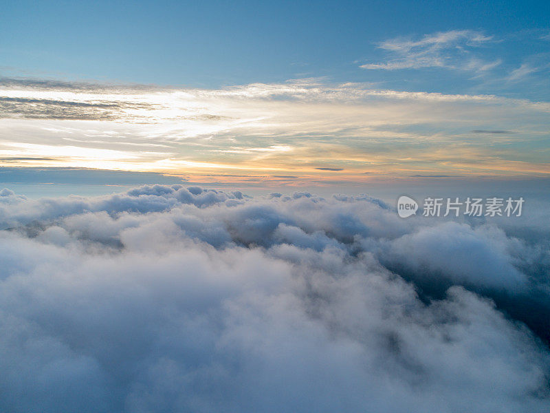 平流层上方的云海