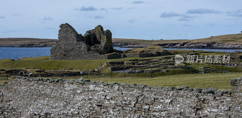 设得兰群岛典型景观中的史前遗址。苏格兰。