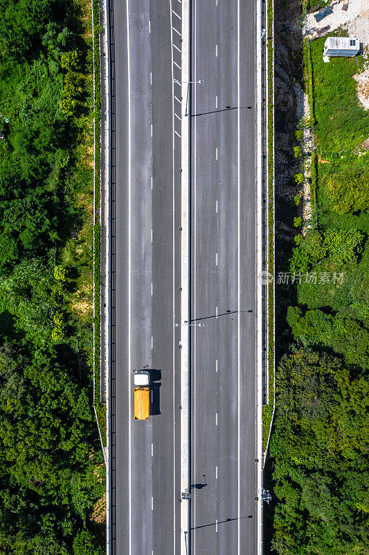 香港香园围公路的无人机照片