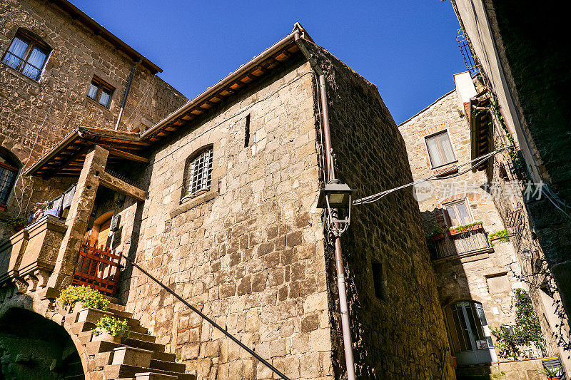 维特博历史中心圣佩莱格里诺中世纪街区的古老房屋