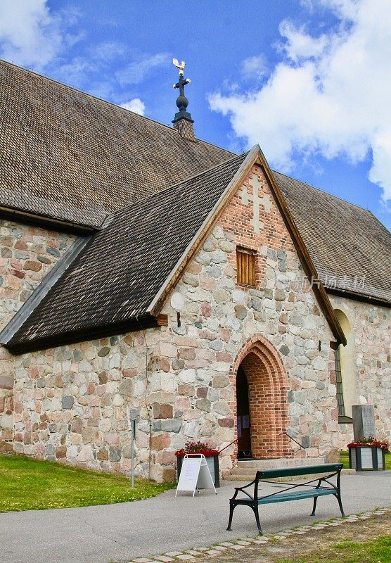 瑞典一座古老教堂的入口