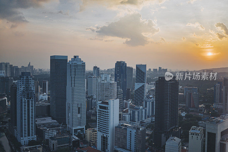 夕阳下的吉隆坡城市景观