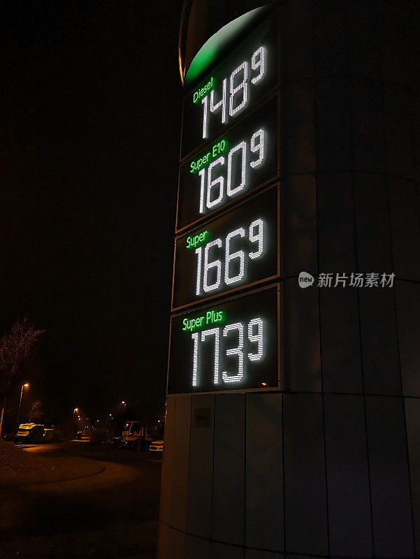 夜间汽油价格显示