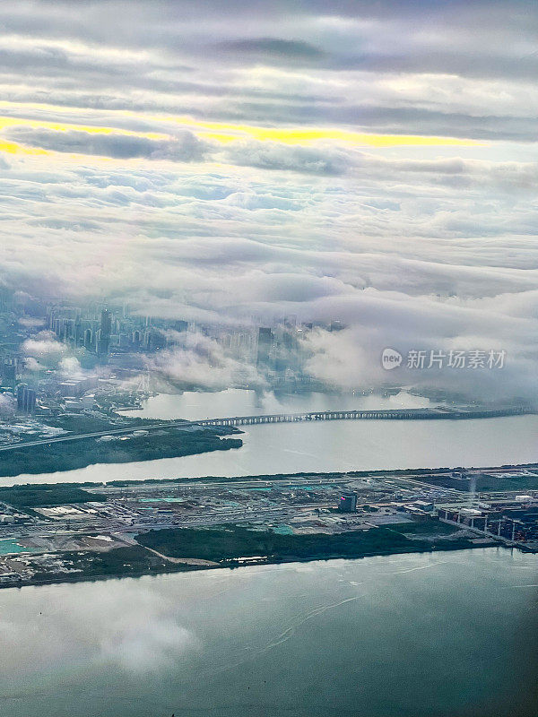 城市场景点座舱视角垂直多云天空在上海