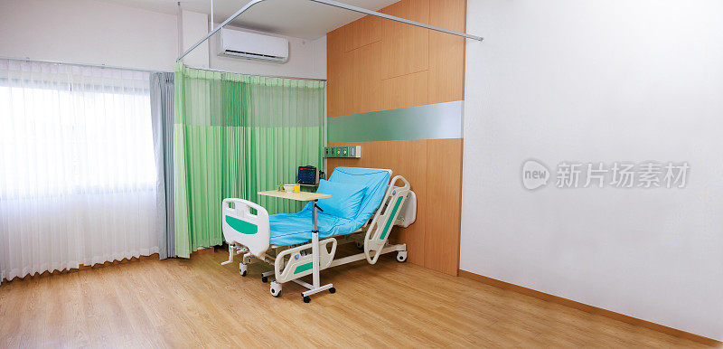 食物。康复室、有床位的食物和舒适的医疗条件。一间空医院房间的内部。新医疗中心的房间干净空旷，只有一张床