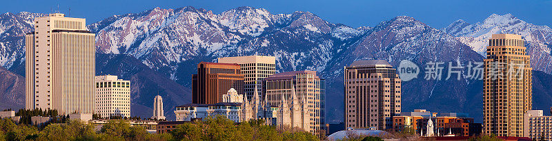 美国犹他州盐湖城天际线高耸的山全景