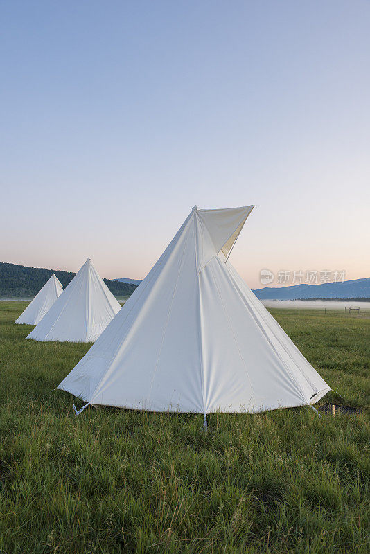 蒙大拿州日出帐篷营地
