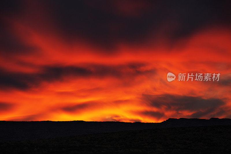 日落Arcus雨积云层积云云天