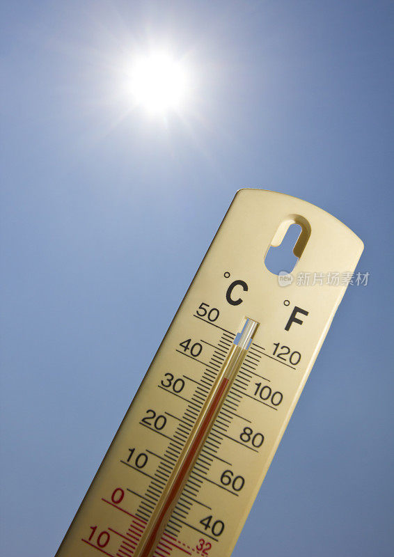 用华氏100度的水银温度计显示夏季的炎热