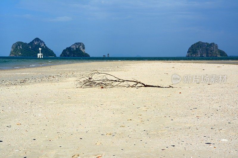 泰国董府海岸线上的拉贾曼加拉海滩