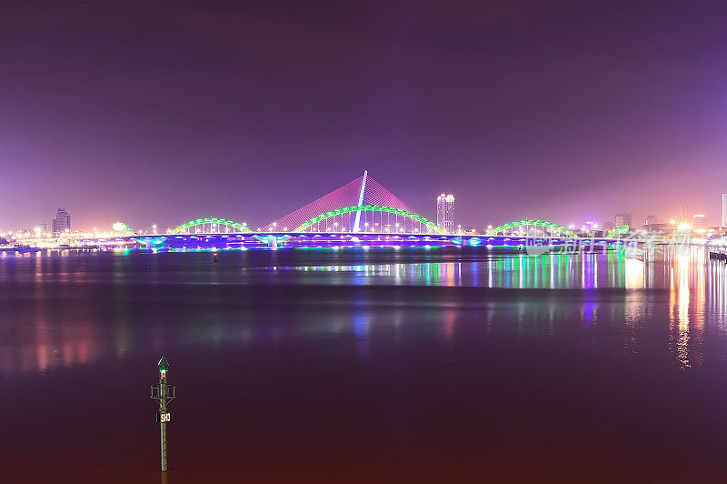 越南岘港宋汉桥夜景