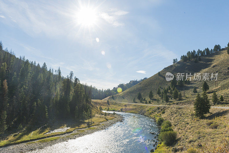 风景鲑鱼河美国西部爱达荷州夏季景观